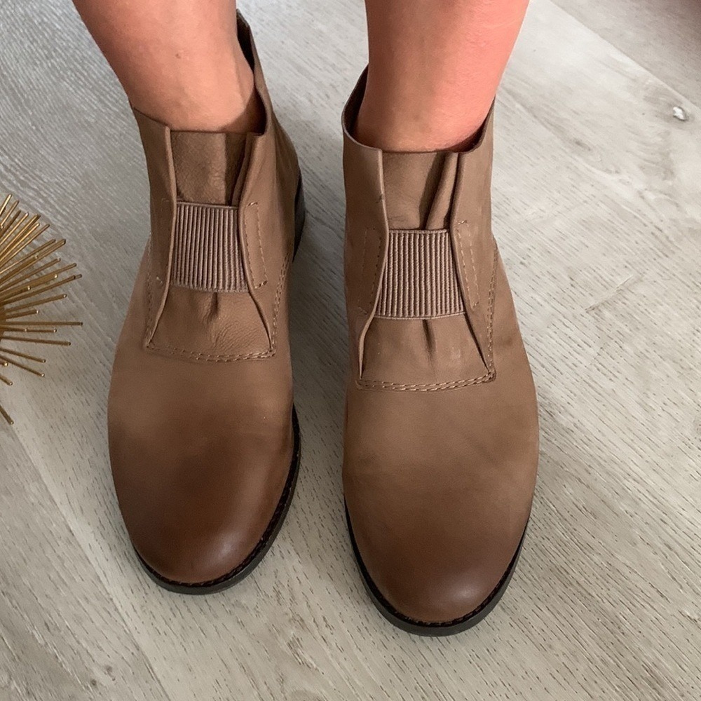 M Maccari shoes leather boots size 39 tan brown ruched distressed zipper NWOT‎